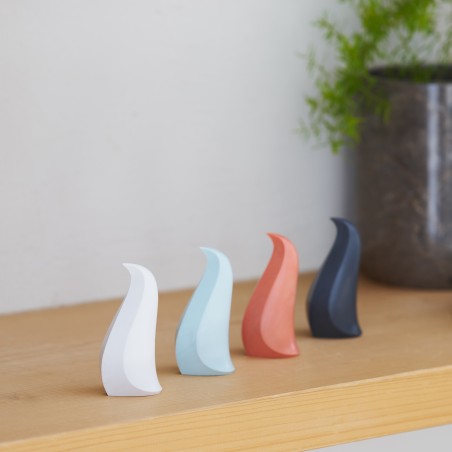Penguin - pingouins ouvre colis - tranche le scotch